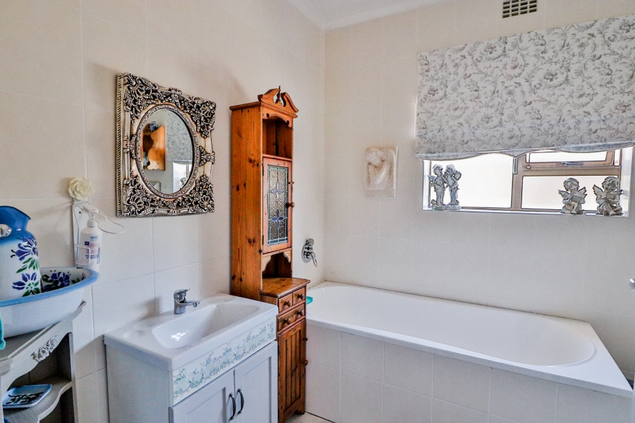 3 Bedroom Property for Sale in Yzerfontein Western Cape